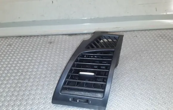 BMW 1 E81 E87 Dashboard side air vent grill/cover trim 7059187 P0101171