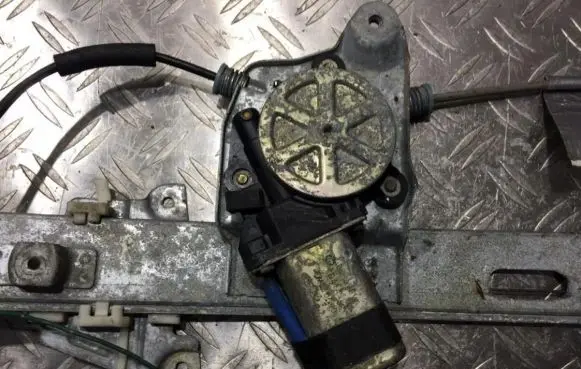 Mazda Xedos 9 Front door window regulator motor
