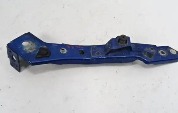 Fender mounting bracket