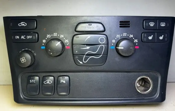 Volvo V70 Climate control unit 7923