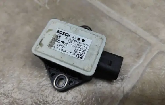 Audi A4 S4 B8 8K ESP acceleration yaw rate sensor 8K0907637C 0265005738