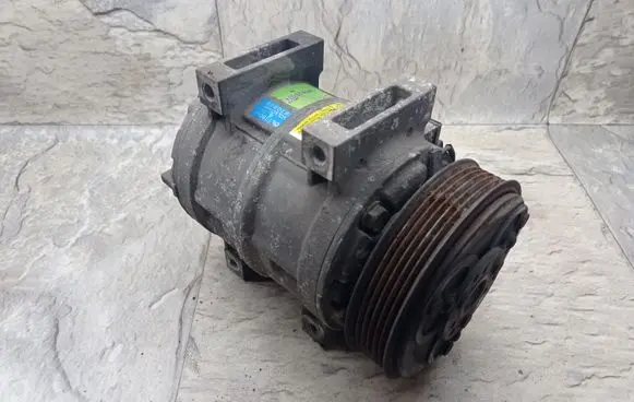Volvo S40, V40 Air conditioning (A/C) compressor (pump) 30613839 8708581