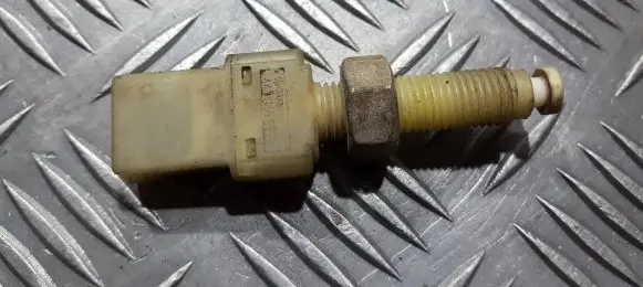 Volkswagen PASSAT B5 Brake pedal sensor switch 443945515