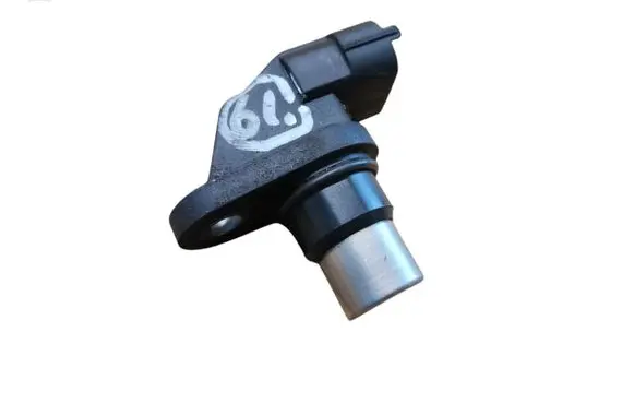 Volvo V70 Camshaft position sensor 8631533 0237 103033