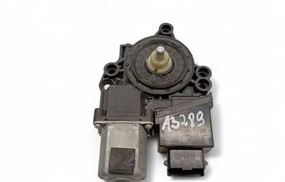 KIA Ceed Front door window regulator motor 82450A2010
