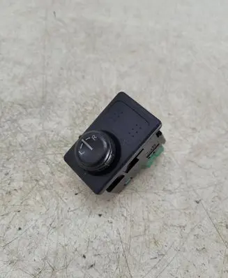 Nissan Almera N16 Wing mirror switch