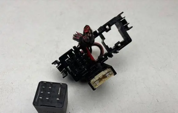 Audi A6 S6 C6 4F Glow plug pre-heat relay 0281003029 4E0907282A 639