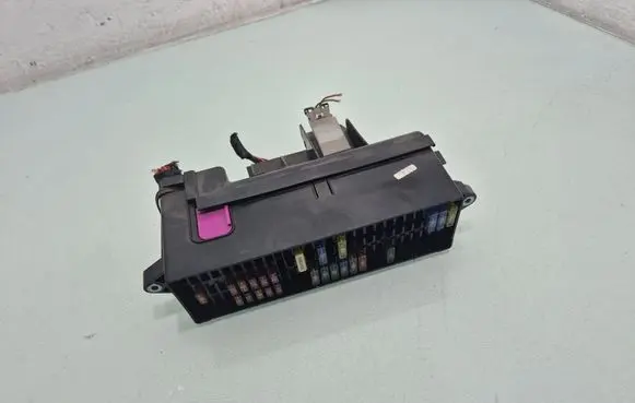 Volkswagen Golf Plus Fuse module KHMA506