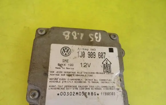 Volkswagen PASSAT B5 Airbag control unit/module 1J0909607