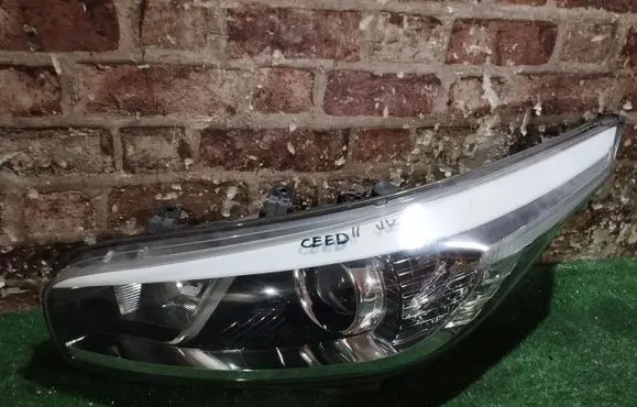 KIA Ceed Headlight/headlamp