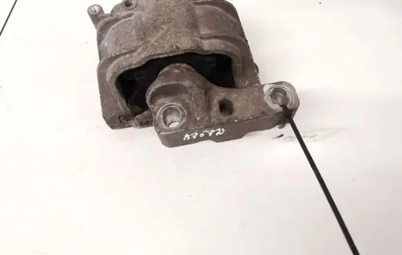 Volkswagen Golf V Engine mount bracket 1k0199262am