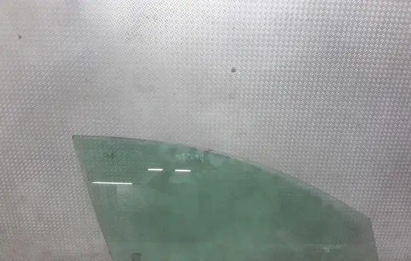 Volvo S40 Front door window glass four-door