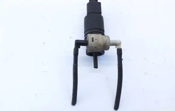 Volkswagen Golf V Windscreen/windshield washer pump