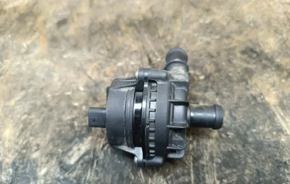 Volkswagen ID.3 Electric auxiliary coolant/water pump 16A965567A