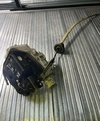 Audi A6 S6 C6 4F Front door lock 4F1837016