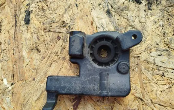 Renault Twingo III Radiator mount bracket 215143071R 3695 A4535041438