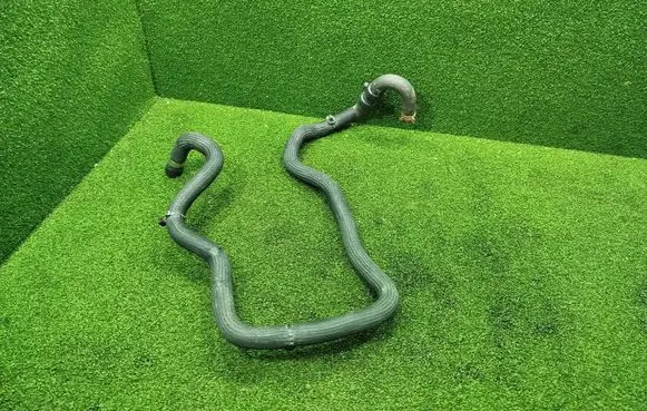 Renault Trafic III (X82) Engine coolant pipe/hose 110613261R