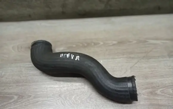 Volvo V70 Engine coolant pipe/hose