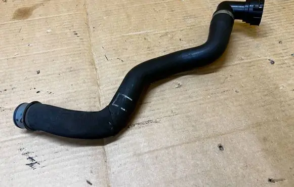 Mercedes-Benz GL X166 Engine coolant pipe/hose A1665012882