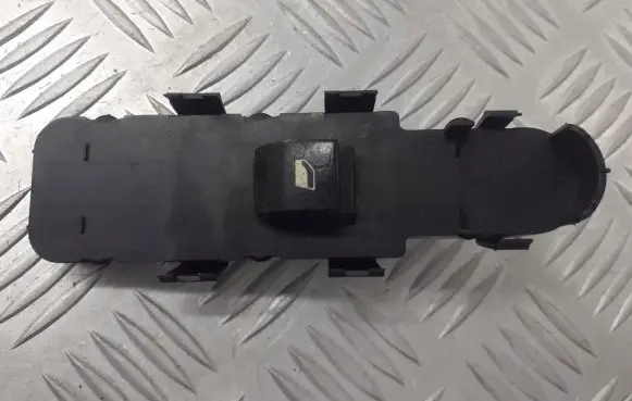 Peugeot 307 Quarter vent window switch 96351625XT
