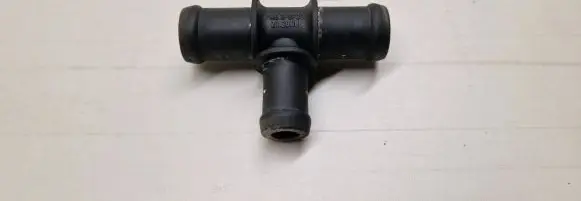 Volkswagen PASSAT B5.5 Engine coolant pipe/hose PA666F30 202016