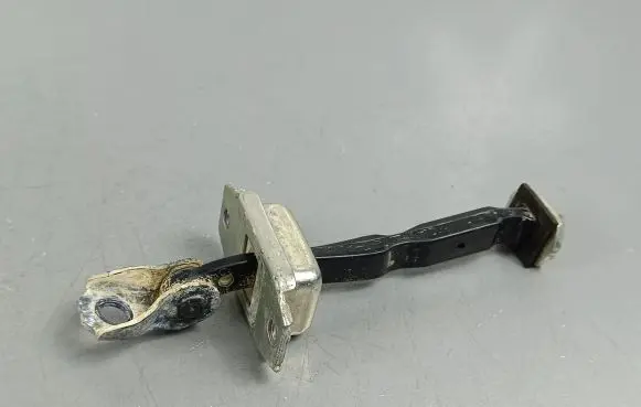 Nissan Qashqai Front door check strap stopper
