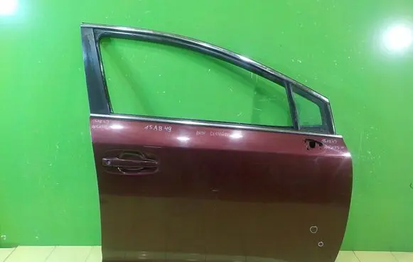 Toyota Avensis T270 Front door PRZOD PRAWE