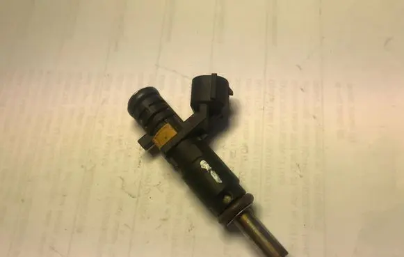 Peugeot 207 Fuel injector V75281768007