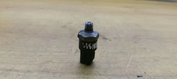 Toyota Avensis T270 Oil pressure sensor 401742