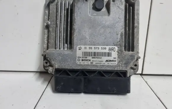 Opel Insignia A Engine control unit/module 55573539 55573560 0281015774