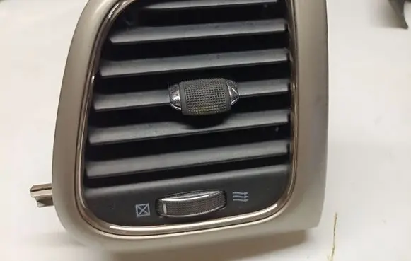 Jeep Grand Cherokee Dashboard side air vent grill/cover trim 00007407
