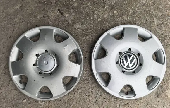 Volkswagen Polo R14 wheel hub/cap/trim 6Q0601147M