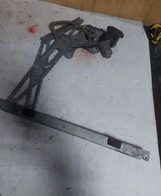 Toyota Auris 150 Front door window regulator motor 857202200A 9755410