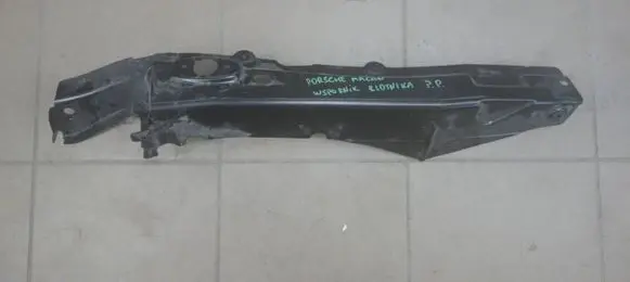 Porsche Macan (95B) Fender mounting bracket 95B805304 16R000