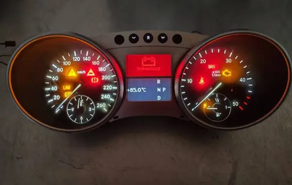 Mercedes-Benz R W251 Speedometer (instrument cluster) A2515402648 001021 A2C53164751