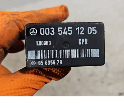 Mercedes-Benz E W124 Other relay 0035451205 KR0083 05895679