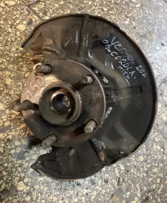 Toyota Corolla Verso AR10 Front wheel hub