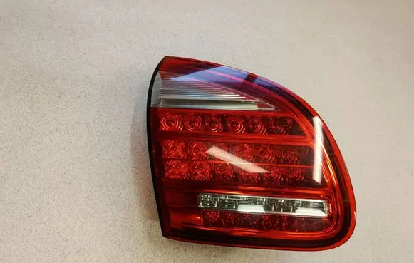 Porsche Cayenne (92A) Tailgate rear/tail lights 89090773 7P5945093M