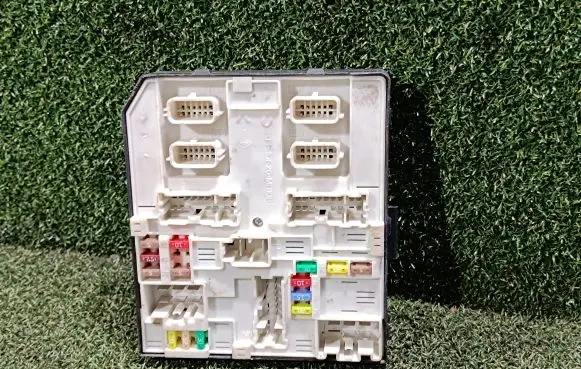 Renault Master III Fuse module 284B63007R
