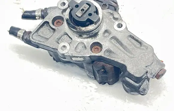 Mercedes-Benz E W211 Fuel injection high pressure pump A6460700201