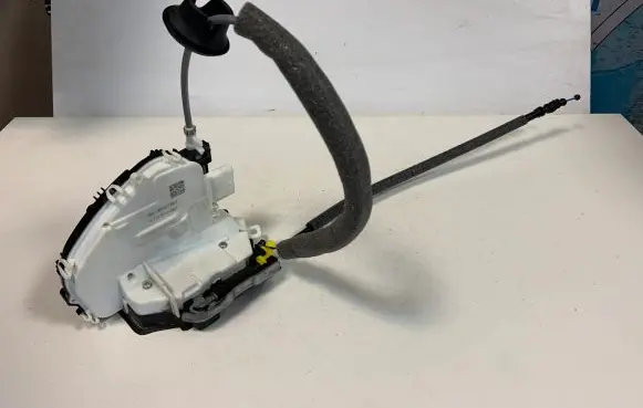 Audi Q5 SQ5 Front door lock 8X1837016E