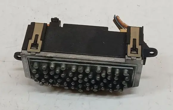 Volkswagen PASSAT B6 Heater blower motor/fan resistor 3C0907521D