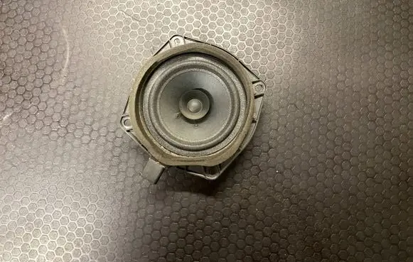 Mitsubishi Colt Front door speaker mn1414