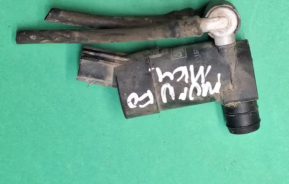 Ford Mondeo MK IV Windscreen/windshield washer pump 7s7117k624