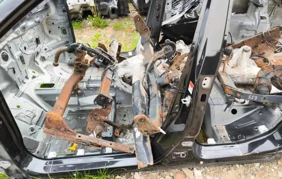 Suzuki Vitara (LY) Pillar (middle) 