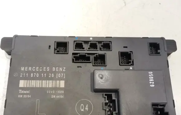 Mercedes-Benz E W211 Door control unit/module 2118701126 7660574