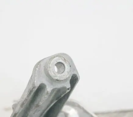 Engine mounting bracket