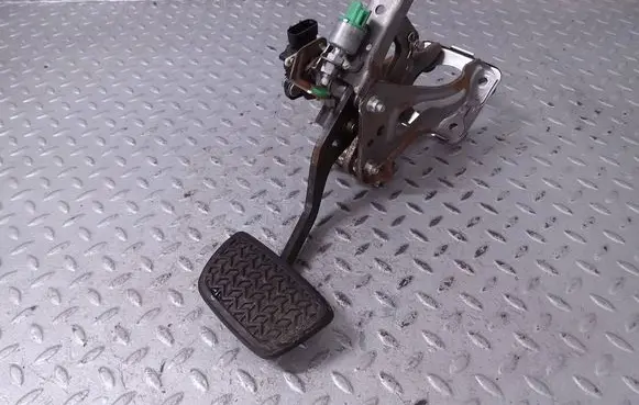 Lexus GS 300 350 430 450H Brake pedal 4711030430 4711030431