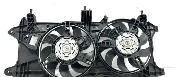 Radiator cooling fan shroud