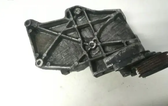 Audi A4 S4 B5 8D Engine mounting bracket 058260885